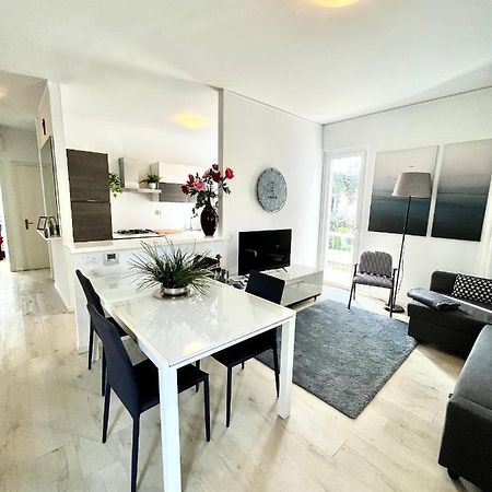 Your Familyapartment In Sirmione Eksteriør bilde