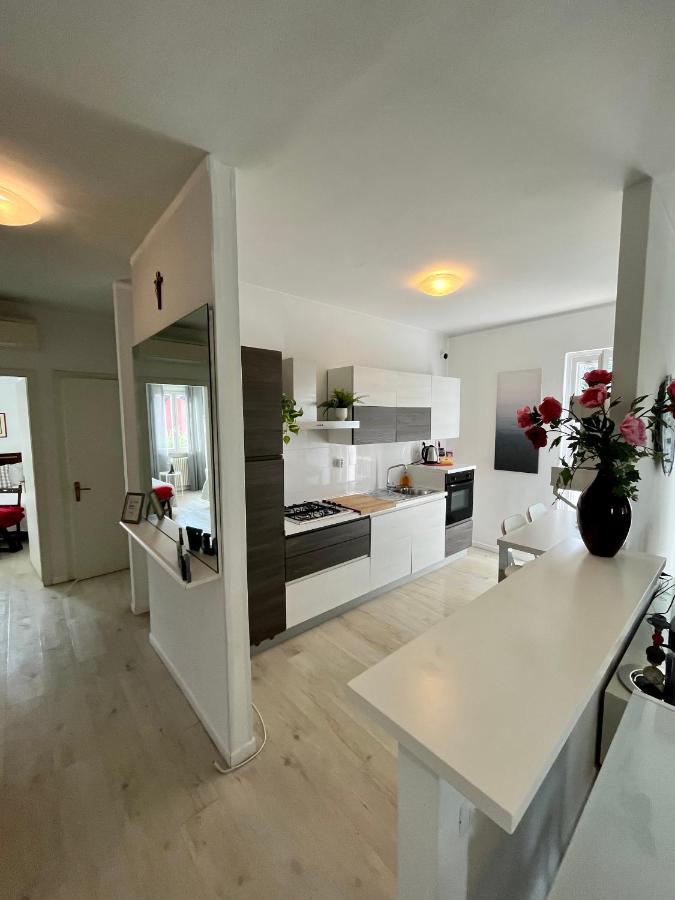 Your Familyapartment In Sirmione Eksteriør bilde