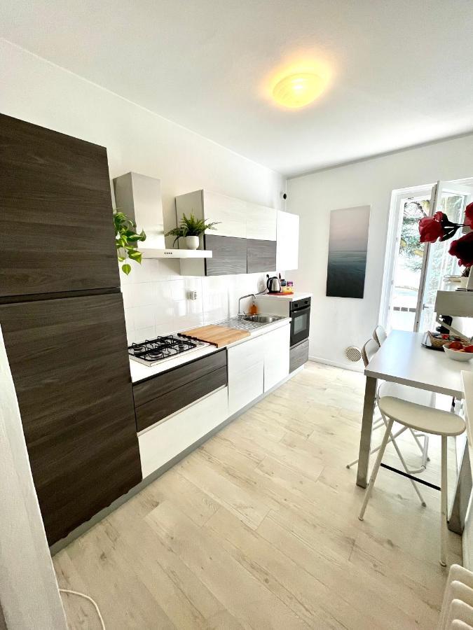Your Familyapartment In Sirmione Eksteriør bilde