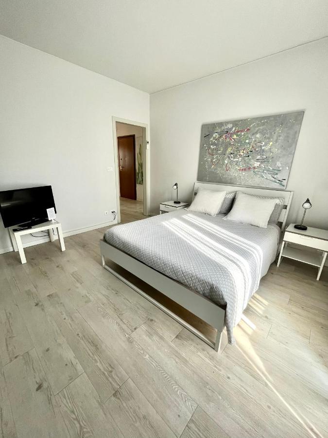 Your Familyapartment In Sirmione Eksteriør bilde