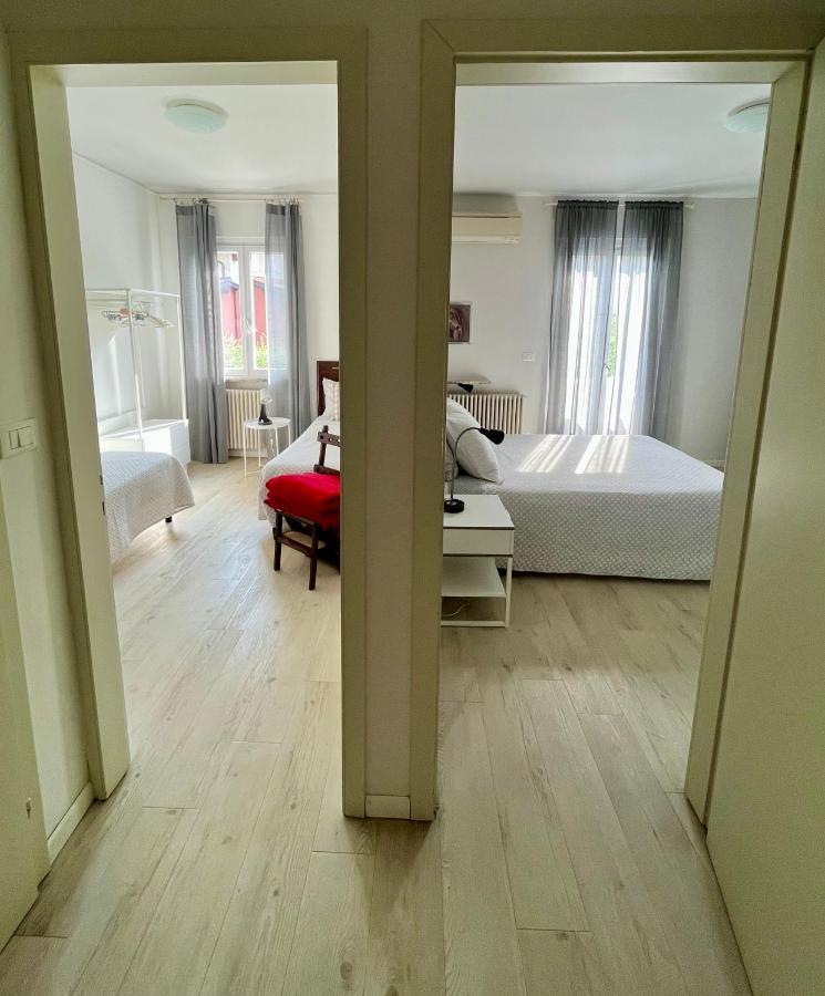 Your Familyapartment In Sirmione Eksteriør bilde