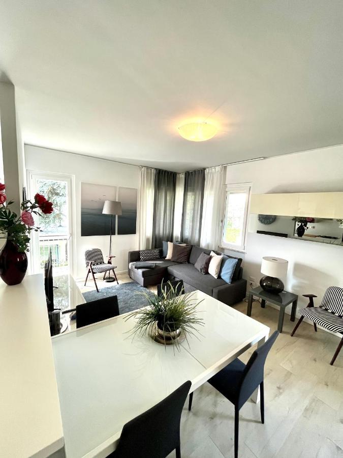 Your Familyapartment In Sirmione Eksteriør bilde