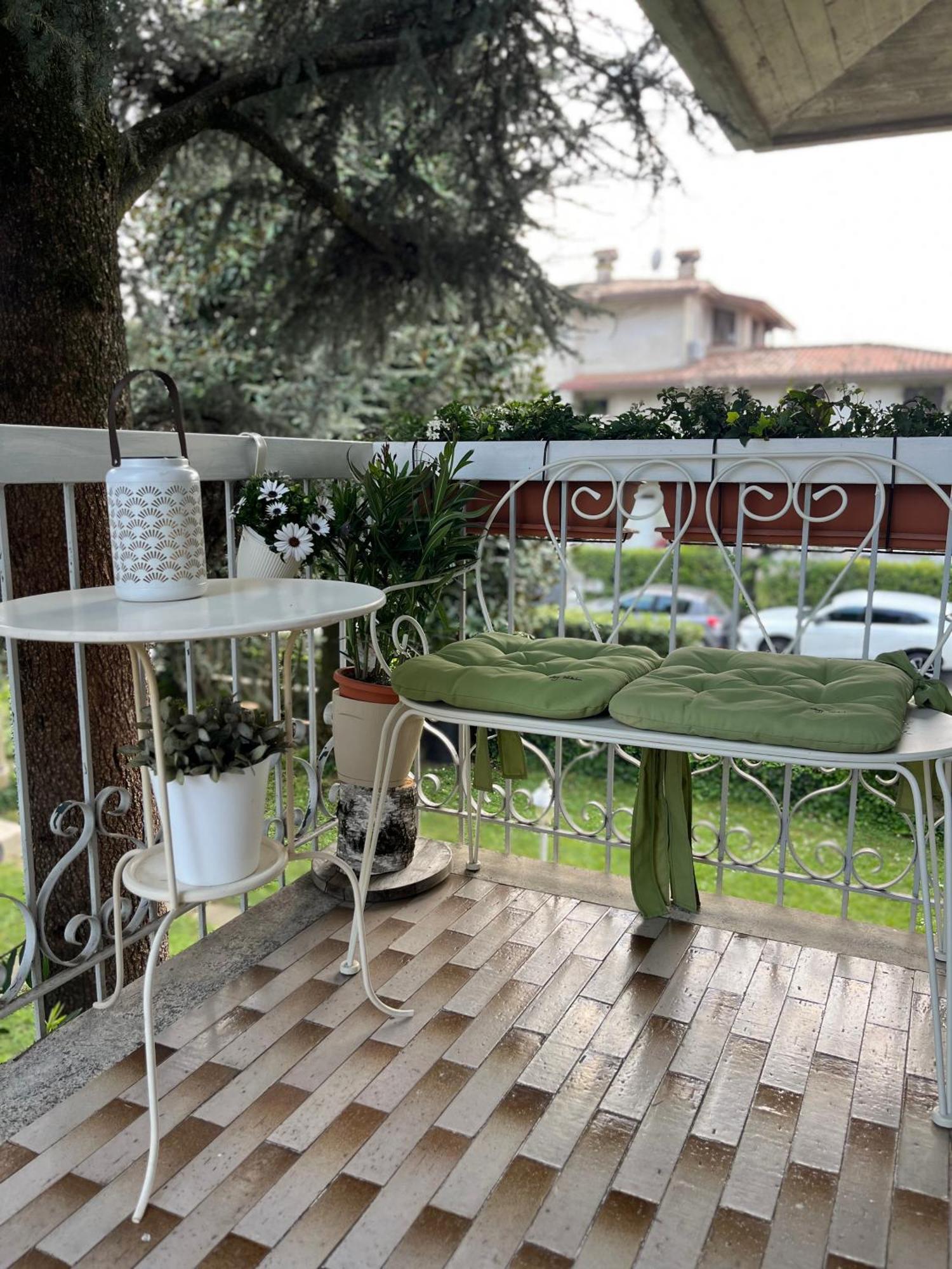 Your Familyapartment In Sirmione Eksteriør bilde