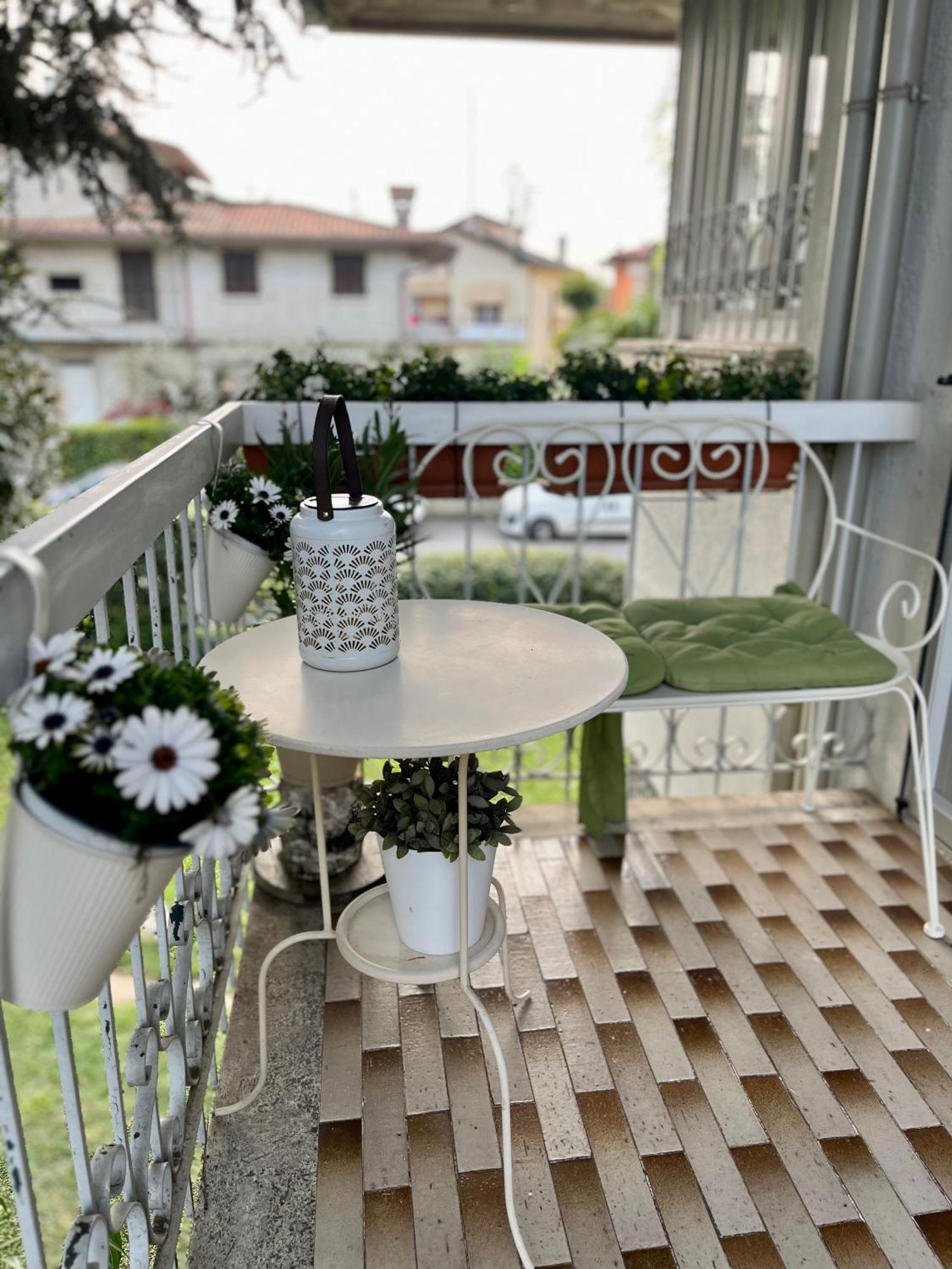 Your Familyapartment In Sirmione Eksteriør bilde