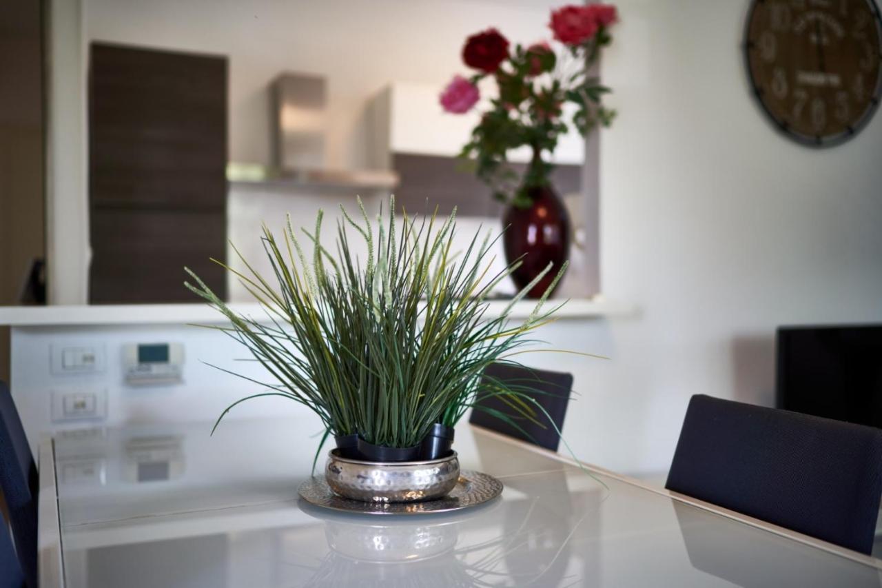 Your Familyapartment In Sirmione Eksteriør bilde